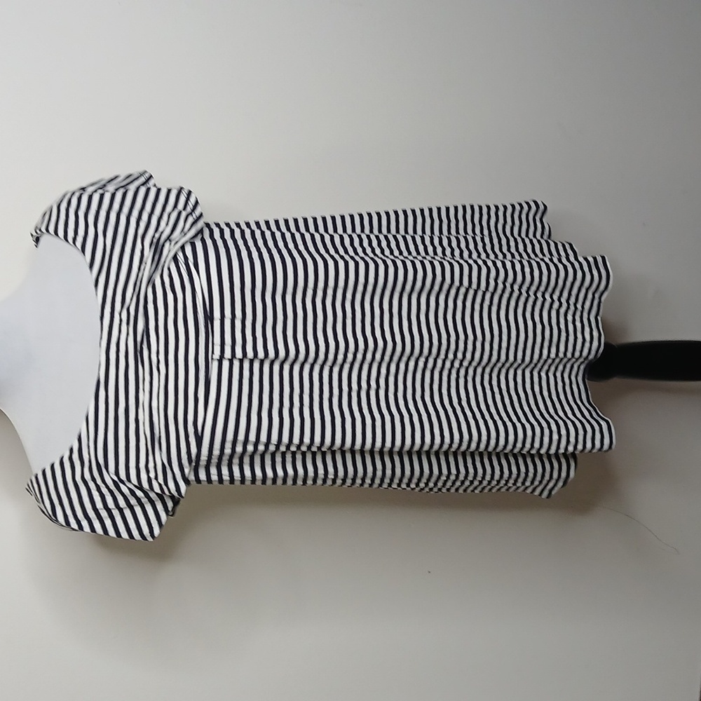 Isabella Oliver black & white striped cold shoulder top size 3